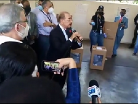 Danilo Medina llama a parar las artima&ntilde;as en las elecciones