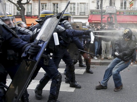 Disturbios en Par&iacute;s durante una manifestaci&oacute;n de personal sanitario