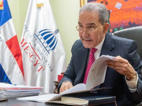 Garc&iacute;a Ferm&iacute;n defiende el proyecto de revisi&oacute;n de la normativa sobre docentes de excelencia