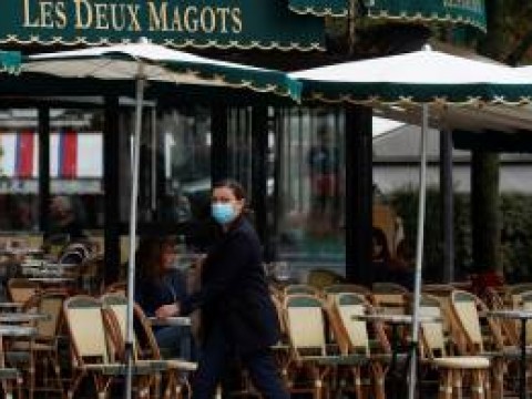 Rebrote de contagios en Francia obliga autoridades a cerrar nuevamente los bares