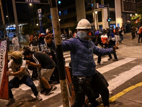 Manifestantes toman una planta compresora de gas natural en el sur de Per&uacute;