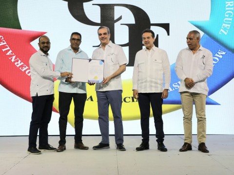 Presidente Abinader entrega m&aacute;s de 300 t&iacute;tulos de propiedad en Montecristi; inaugura centro de INFOTEP y hotel Wyndham Garden El Morro