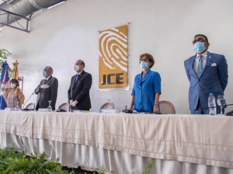 JCE: solo trece partidos que no alcanzaron el 1% permanecer&aacute;n en la boleta electoral  