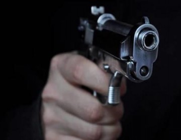 Hombre mata mujer que ten&iacute;a ni&ntilde;a entre sus brazos en provincia Duarte