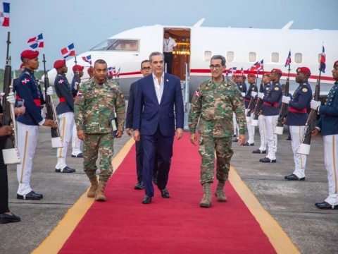 Presidente Abinader lleg&oacute; al pa&iacute;s a las 7:00 de la noche luego de destacada participaci&oacute;n en Cumbre Uni&oacute;n Europea-CELAC