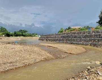 Ministerio de Obras P&uacute;blicas construye muros de gaviones en Hig&uuml;ey para evitar inundaciones