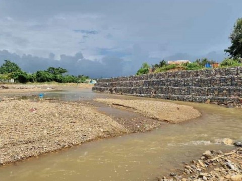 Ministerio de Obras P&uacute;blicas construye muros de gaviones en Hig&uuml;ey para evitar inundaciones