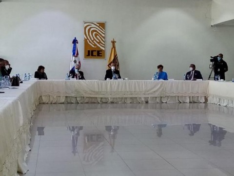 En cada mesa electoral habr&aacute; de 30 a 50 delegados de partidos tras fallo del TSE