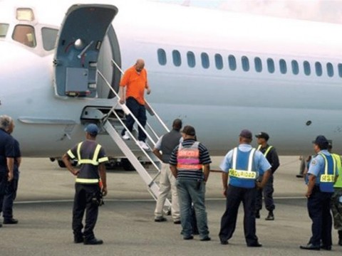 Gemelos nacidos en el Reino Unido enfrentan expatriaci&oacute;n a dos pa&iacute;ses distintos; uno de ellos podr&iacute;a ser deportado a RD por error