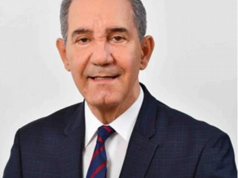 Ministro de Educaci&oacute;n Superior dice hay mucha burocracia en pago a becados