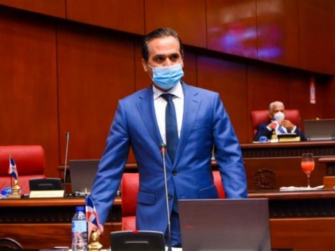 Senador Iv&aacute;n Silva denuncia ganancias "excesivas" de las ARS y maltrato a los m&eacute;dicos