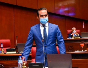 Senador Iv&aacute;n Silva denuncia ganancias "excesivas" de las ARS y maltrato a los m&eacute;dicos