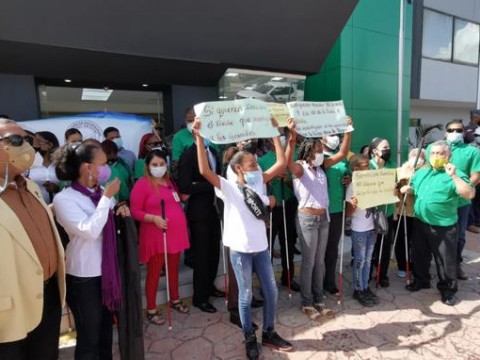  Loter&iacute;a Nacional: No videntes protestan para que les devuelvan sus trabajos