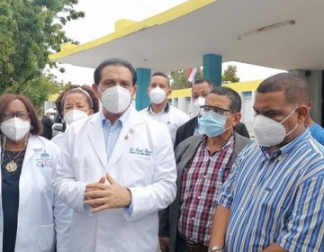 Ministro de Salud P&uacute;blica dice necesita vacunar 49,000 personas para liberar de COVID a Barahona