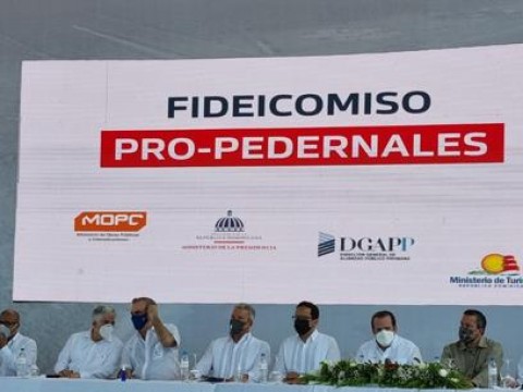 Abinader dice no se construir&aacute; ning&uacute;n hotel en Bah&iacute;a de las &Aacute;guilas
