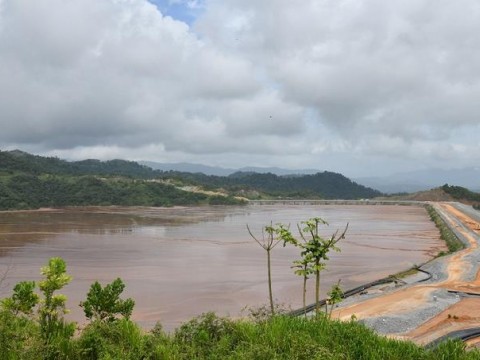 Sigue controversia por presa de cola en Pueblo Viejo propiedad de la Barrick  