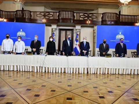 Presidente Abinader dice nueva Ley de Aduanas da mayor seguridad jur&iacute;dica a comerciantes
