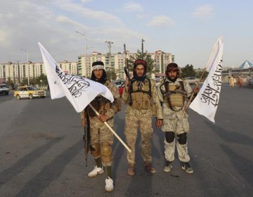 Talibanes celebran tras salida de &uacute;ltimos soldados de EEUU