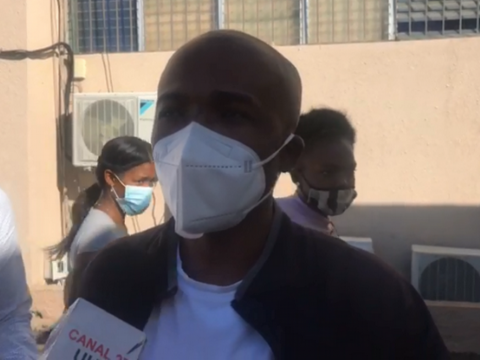Familiares mujer agredida por Alexis Villalona denuncian que "la tienen secuestrada"