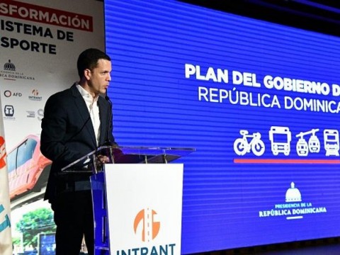 Hugo Beras anuncia habr&aacute; corredores de autobuses en Santiago; presenta avances en el Plan de Movilidad