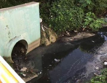 Ribera del r&iacute;o Ozama contin&uacute;a amenazada por desechos s&oacute;lidos