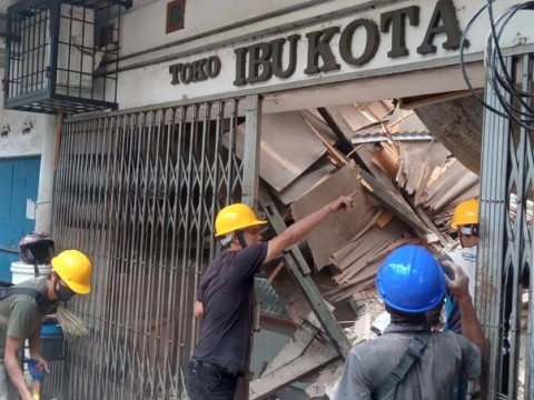 Cerca de 50 muertos y cientos de heridos en un terremoto en Indonesia