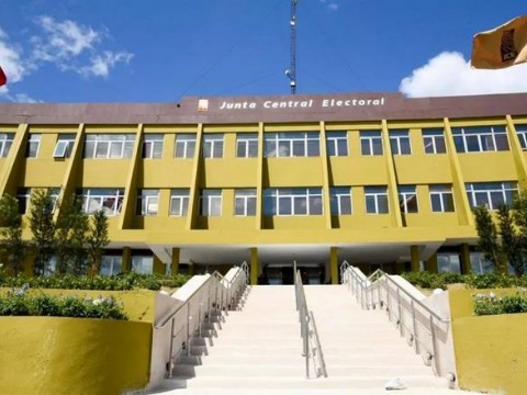 Hay 54 solicitudes de nuevos partidos y movimientos pol&iacute;ticos en la JCE