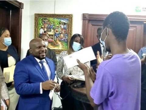 Estudiantes haitianos en RD piden le entreguen pasaportes visados