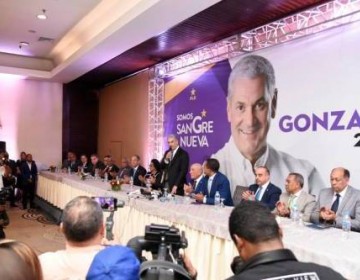 22 Senadores respaldan candidatura de Gonzalo Castillo