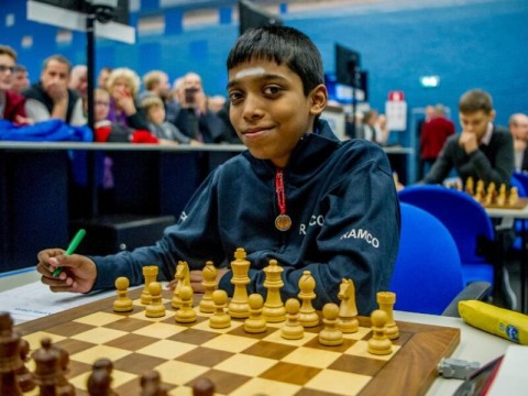 Ajedrecista indio de 16 a&ntilde;os derrota al campe&oacute;n mundial Magnus Carlsen