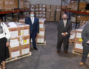 Gobierno recibe donaci&oacute;n de equipos de A-GAS para agilizar resultados de pruebas COVID-19