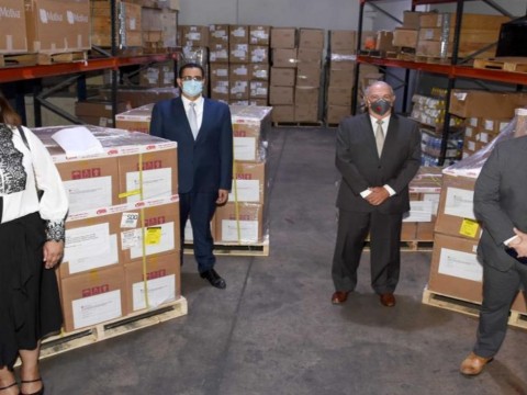 Gobierno recibe donaci&oacute;n de equipos de A-GAS para agilizar resultados de pruebas COVID-19