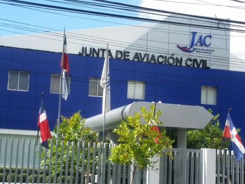 Junta de Aviaci&oacute;n Civil esta presidida por la esposa del director del IDAC 