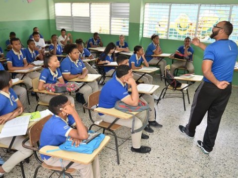 Iniciar&aacute;n proyecto de &ldquo;biling&uuml;ismo&rdquo; en liceos este a&ntilde;o, seg&uacute;n ministro