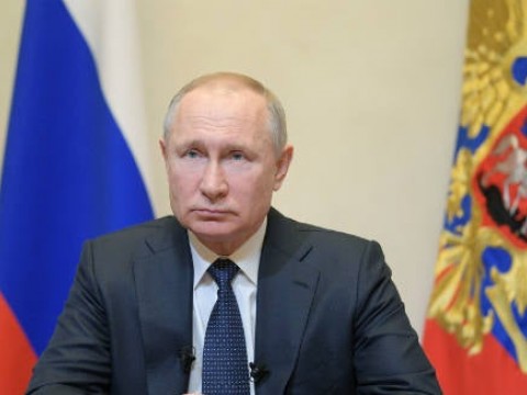 Instalan t&uacute;neles especiales de desinfecci&oacute;n para Putin