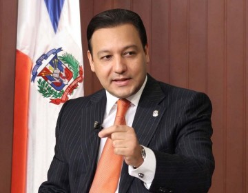 Gobierno trata impulsar plan regularizaci&oacute;n al margen de ley