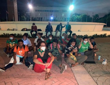 Activistas de las 3 causales se mantiene frente al Congreso Nacional