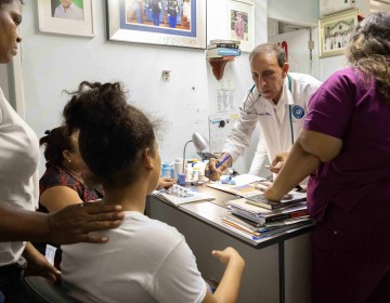 Cl&iacute;nicas privadas siguen llenas por sospechas de dengue