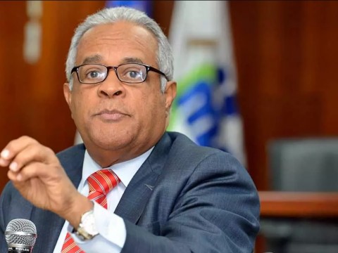 Ministro de Salud Publica pedir&aacute; al Presidente Medina endurecer medidas contra el COVID-19
