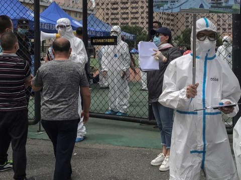 Pek&iacute;n aumenta el nivel de emergencia por la COVID-19 tras rebrote