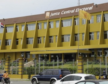 Oposici&oacute;n denuncia Gobierno presiona alcaldes pasen a PRM