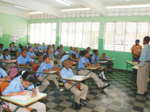 30% de los estudiantes no tiene acesso a internet o una computadora 
