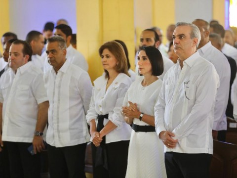 Presidente Abinader participa de eucarist&iacute;a en memoria fallecidos por explosi&oacute;n en San Crist&oacute;bal