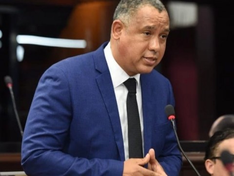 Alexis Jim&eacute;nez denuncia AFP no tienen fondos porque los han prestado al Gobierno