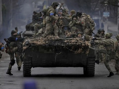 Rusia dice que est&aacute; "fortificando" la pen&iacute;nsula anexionada de Crimea