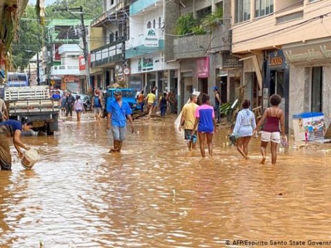 Lluvias torrenciales dejan trece muertos y 45 desaparecidos en Brasil 