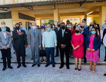 MESCYT y UASD dan primer picazo para construcci&oacute;n en recinto de Macor&iacute;s