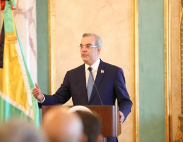 Gobierno dominicano firma con Guyana acuerdos para construir una refiner&iacute;a, explotar un bloque de petr&oacute;leo