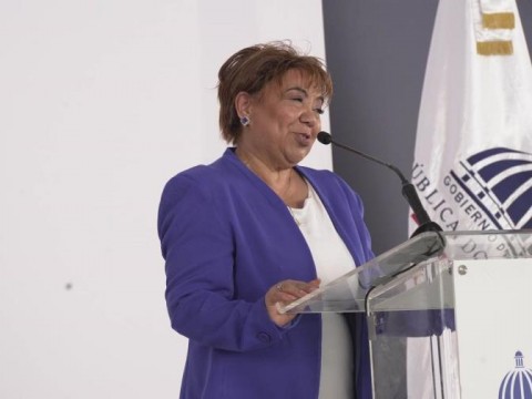 El Minerd promueve la formaci&oacute;n de "trabajadores sociales escolares" para enfrentar violencia