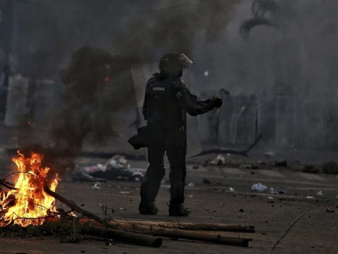 Confirman la muerte de un joven en Colombia tras la represi&oacute;n de la polic&iacute;a contra una manifestaci&oacute;n en Cali
